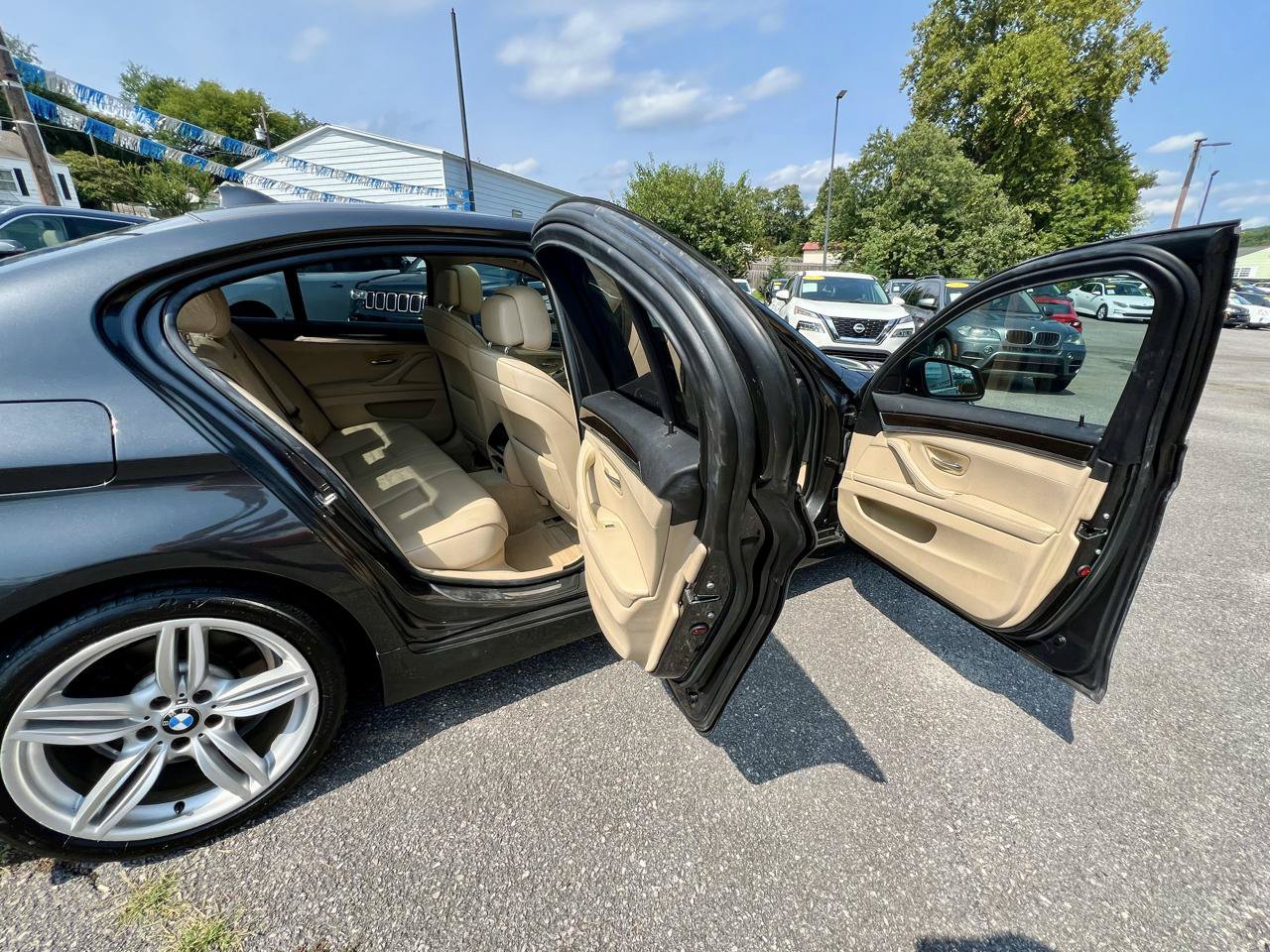 Used 2011 BMW 528i Sedan RWD image 12