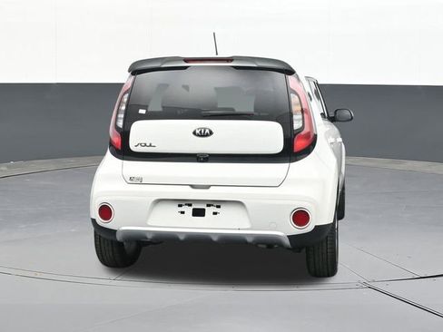 Used 2017 Kia Soul + image 11
