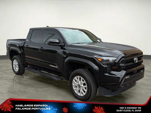 Used 2025 Toyota Tacoma SR5 RWD image 9