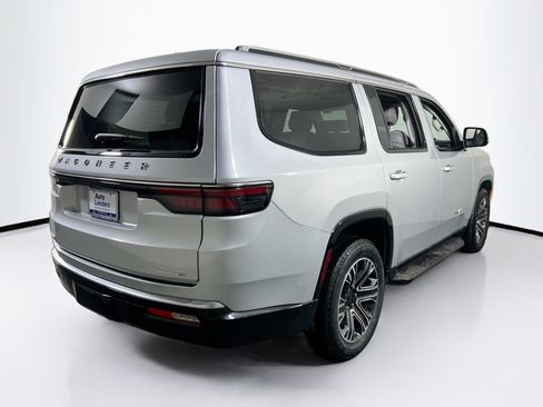 Used 2022 Jeep Wagoneer Series III w/ Flexible Seating Group image 5