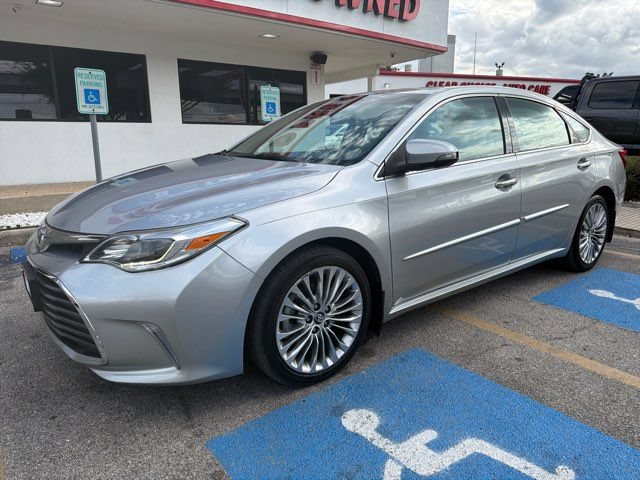 Used 2018 Toyota Avalon Limited FWD image 3
