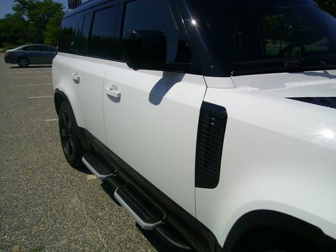 Used 2023 Land Rover Defender 130 X-Dynamic SE AWD/4WD image 25
