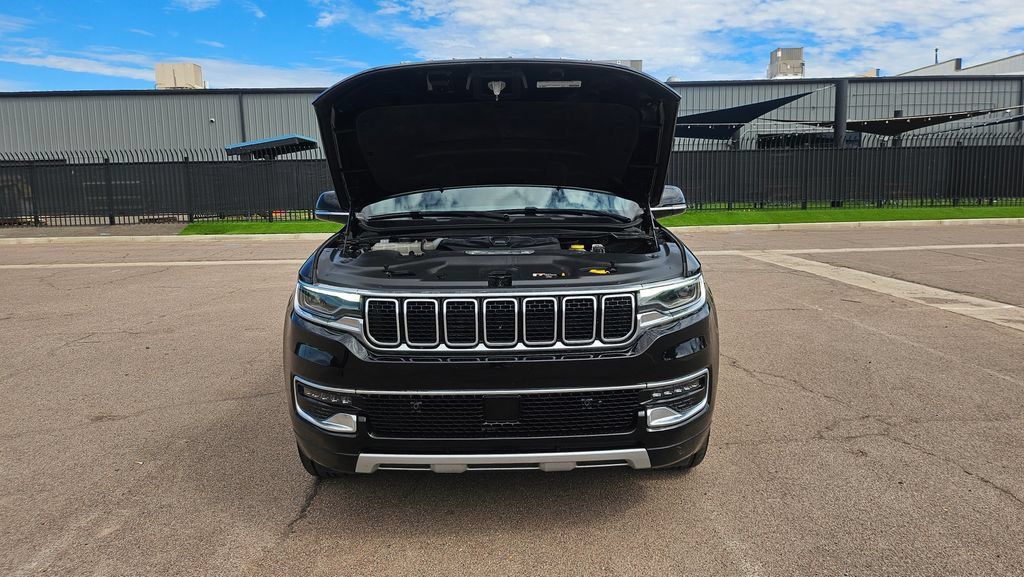 Used 2023 Jeep Wagoneer L Series II AWD/4WD image 45