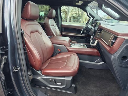 Used 2023 Ford Expedition Limited image 32
