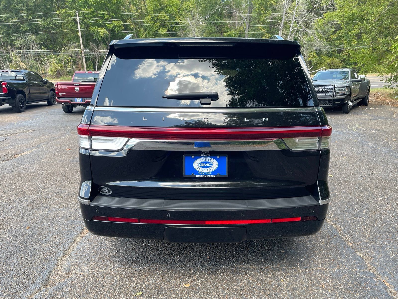 Used 2024 Lincoln Navigator Reserve AWD/4WD image 5