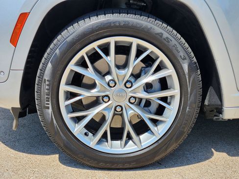 Used 2022 Jeep Grand Cherokee Summit AWD/4WD image 18