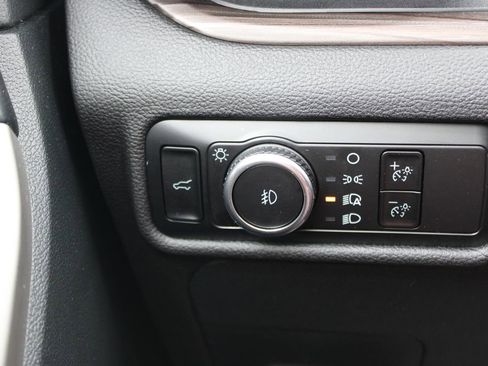 Used 2023 Ford Explorer Limited image 39