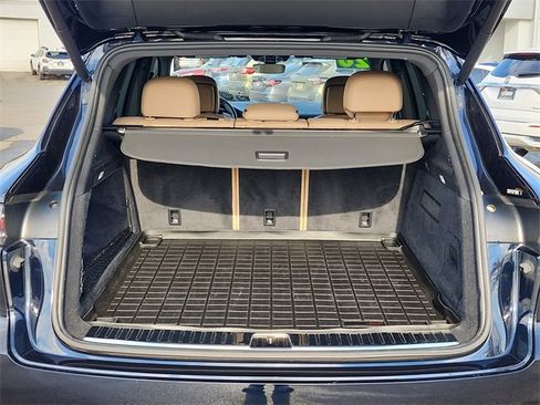Used 2020 Porsche Cayenne Base image 5