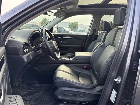 Used 2025 Honda Pilot Touring image 18