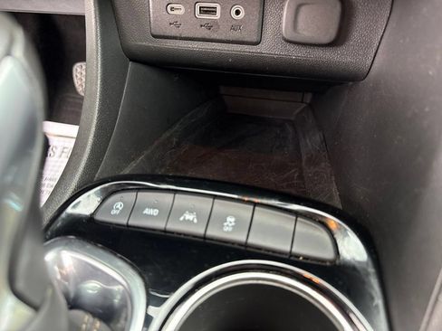 Used 2023 Buick Encore GX Preferred w/ Cold Weather Comfort Package AWD/4WD image 32