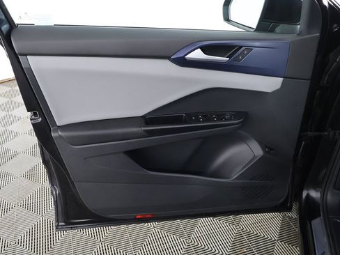 Used 2023 Volkswagen Taos SE w/ Panoramic Sunroof Package image 23