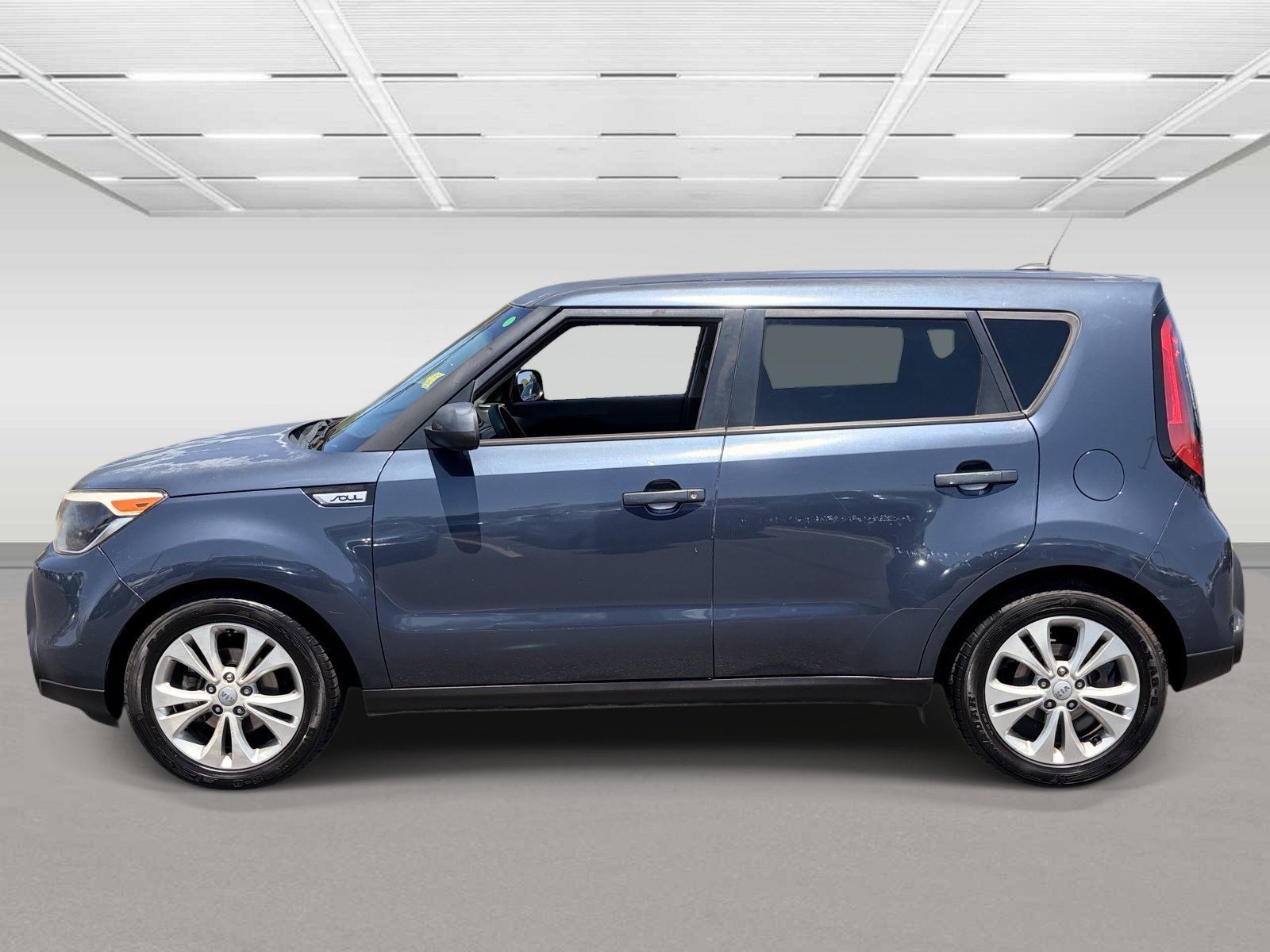 Used 2015 Kia Soul + FWD image 2