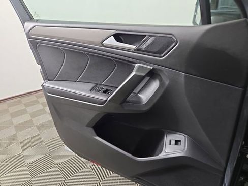 Used 2024 Volkswagen Tiguan SE w/ Panoramic Sunroof Package FWD image 32