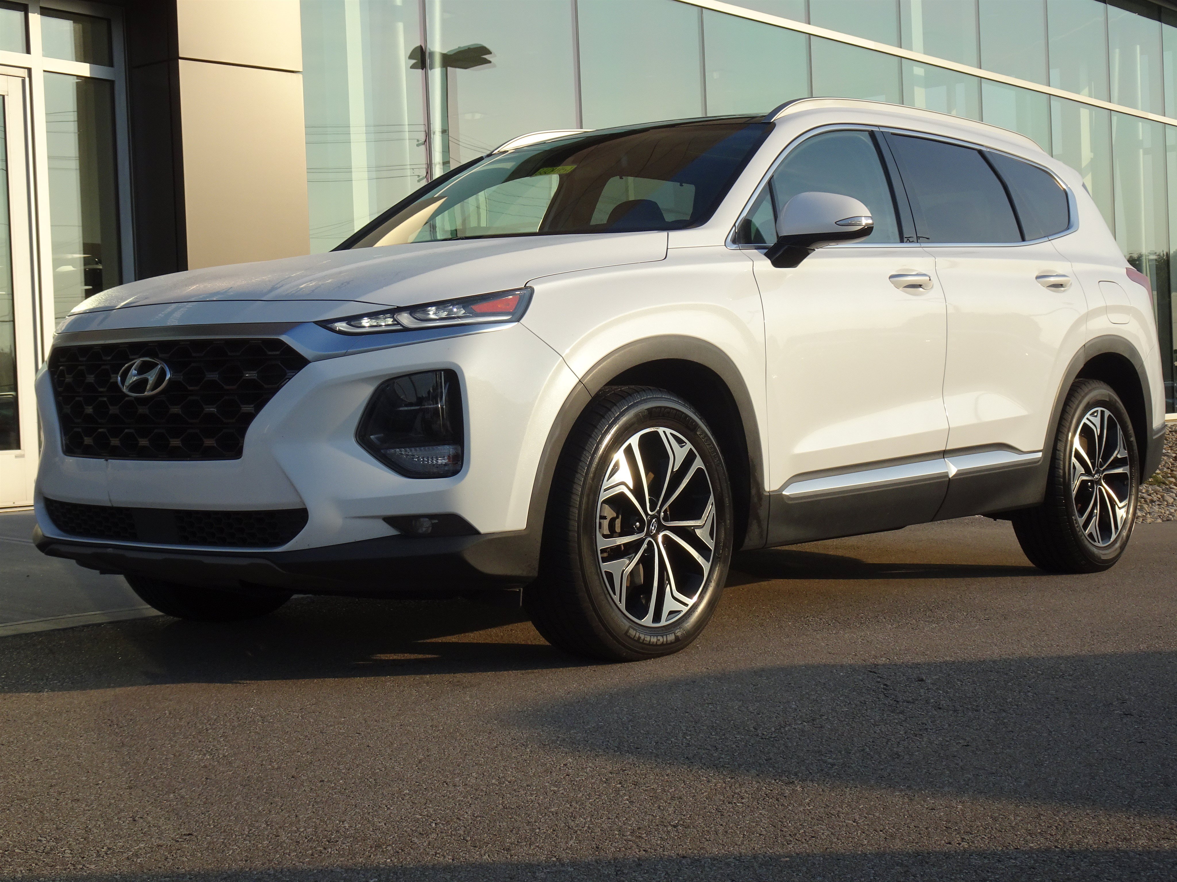 Used 2019 Hyundai Santa Fe Limited FWD image 1