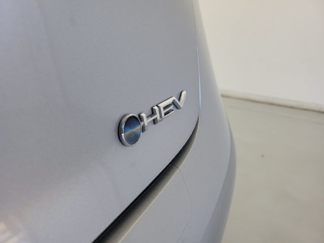 Used 2024 Toyota Prius LE FWD image 7