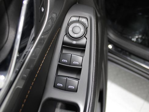 Used 2021 Chevrolet Traverse LT FWD image 45