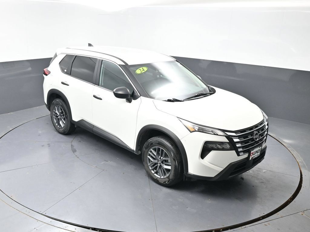 Used 2024 Nissan Rogue S FWD image 41