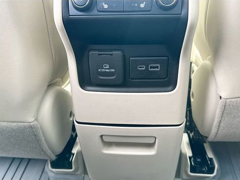 Used 2021 GMC Acadia Denali w/ Denali Ultimate Package image 27