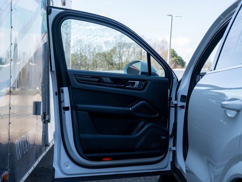 Certified 2023 Porsche Cayenne S image 20