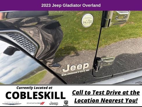 Used 2023 Jeep Gladiator Overland AWD/4WD image 11
