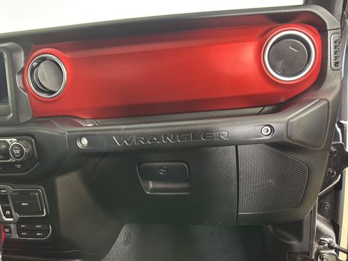 Used 2020 Jeep Wrangler Rubicon w/ Steel Bumper Group AWD/4WD image 22