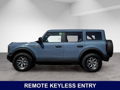 Used 2025 Ford Bronco Badlands AWD/4WD image 3
