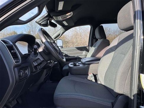 Used 2024 RAM 2500 Big Horn w/ Safety Group image 13