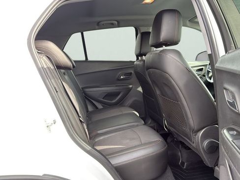 Used 2020 Chevrolet Trax LT w/ Redline Edition image 12