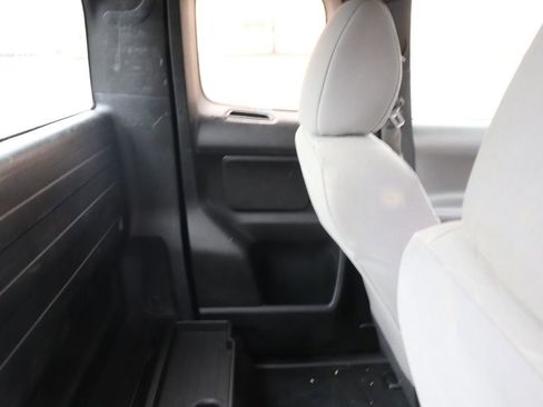 Used 2017 Toyota Tacoma 4x4 Access Cab image 16