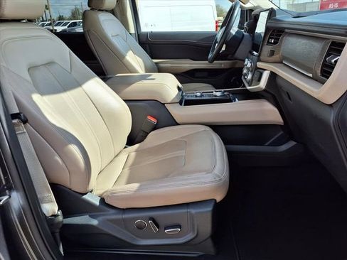 Used 2024 Ford Expedition Limited image 27