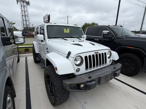 Certified 2016 Jeep Wrangler Unlimited Sahara AWD/4WD image 18