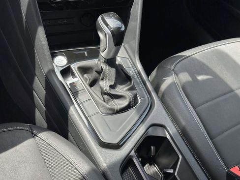 Certified 2023 Volkswagen Taos SE FWD image 19