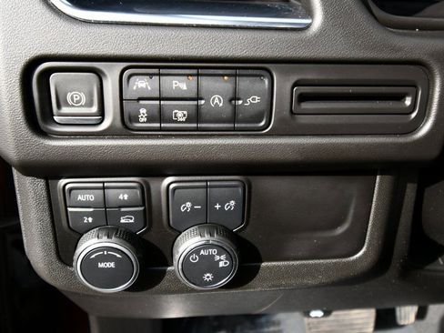 Used 2022 Chevrolet Tahoe LT w/ Luxury Package AWD/4WD image 21