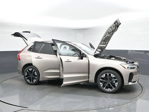New 2026 Volvo XC60 B5 Plus w/ Protection Package Premier AWD/4WD image 45