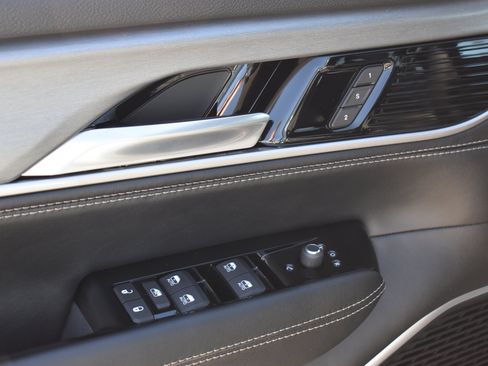 New 2026 Jeep Grand Wagoneer Limited AWD/4WD image 12