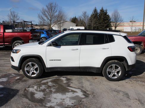 Used 2024 Jeep Compass Latitude image 5