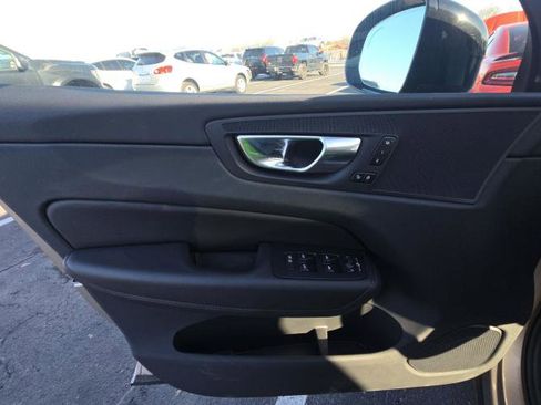 Used 2025 Volvo XC60 B5 Plus image 12