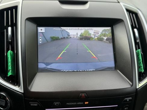 Used 2017 Ford Edge Titanium w/ Equipment Group 302A AWD/4WD image 18