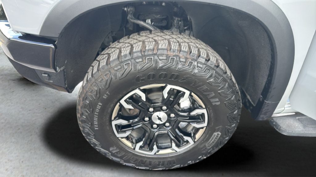 Used 2024 Chevrolet Silverado 1500 ZR2 w/ Technology Package AWD/4WD image 19