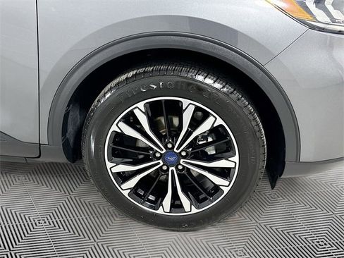 Certified 2022 Ford Escape SE w/ SE Sport Appearance Package image 24