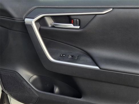 Used 2019 Toyota RAV4 Limited image 8