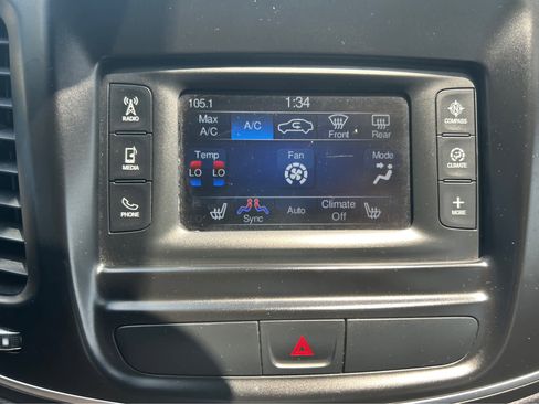 Used 2015 Chrysler 200 Limited w/ Convenience Group image 12