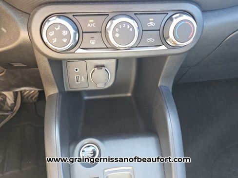 Used 2023 Nissan Kicks S FWD image 10