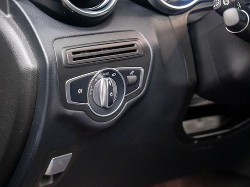 Used 2019 Mercedes-Benz GLC 300 4MATIC image 19