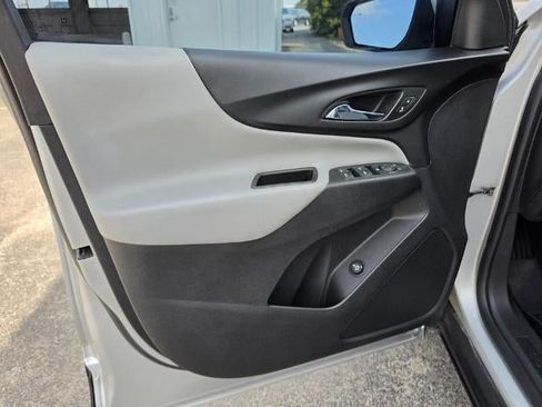 Used 2021 Chevrolet Equinox LT FWD image 13