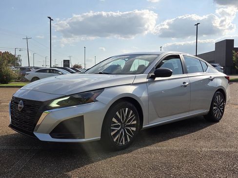 Used 2025 Nissan Altima 2.5 SV FWD image 7
