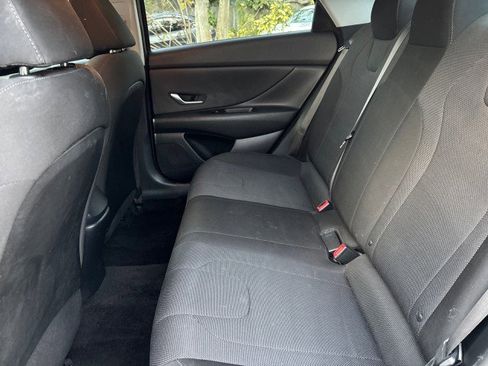 Used 2021 Hyundai Elantra SE w/ Cargo Package image 11