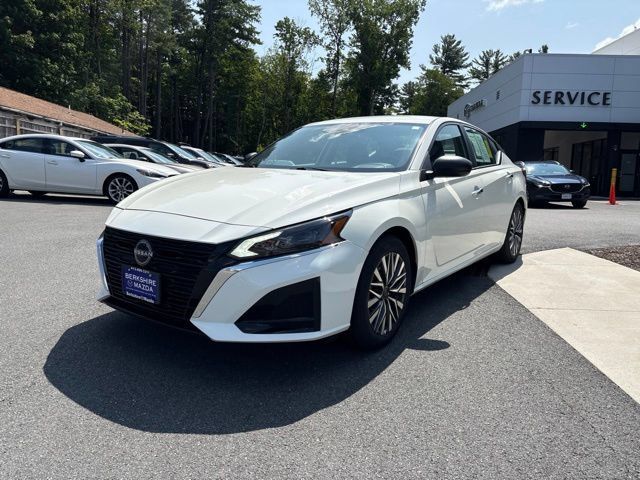 Used 2025 Nissan Altima 2.5 SV FWD image 3