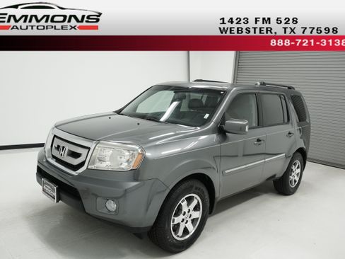 Used 2011 Honda Pilot Touring image 1