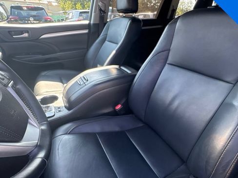 Used 2017 Toyota Highlander XLE AWD/4WD image 14